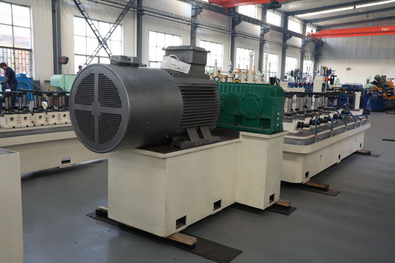 Les usines de tubes d'acier standard ISO. Φ114 ∙ 325 mm grande machine de broyeur de tubes pour la production de tuyaux structurels, d'eau et d'énergie.